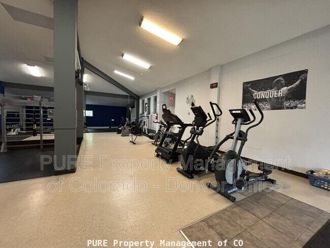 Building Photo - 1150 Golden Cir