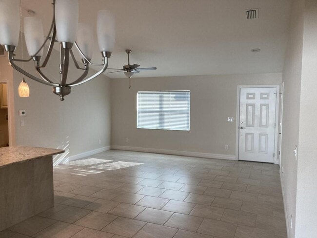 Building Photo - 1641 S San Mateo Dr