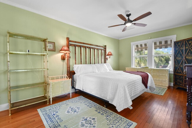 Building Photo - 194 Almeria Rd