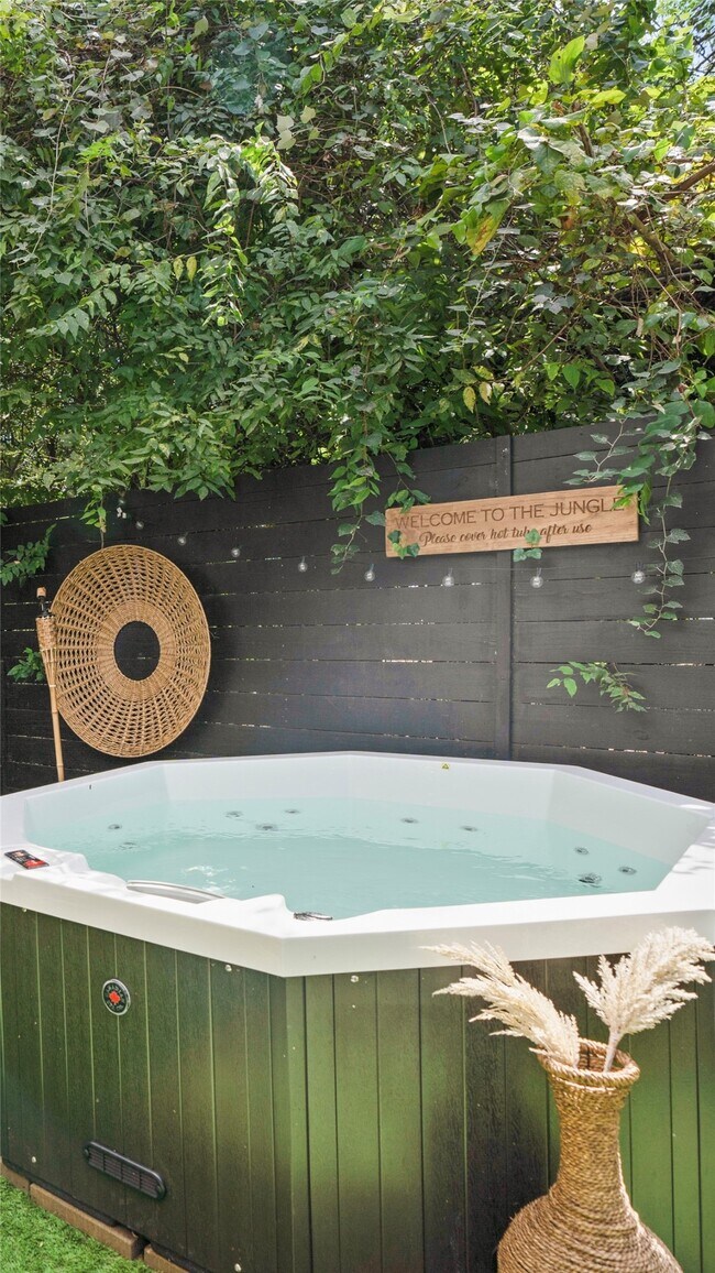 Building Photo - 3802 Buck St