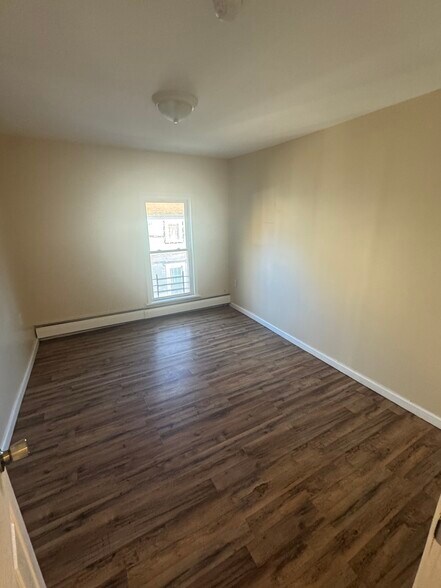 Bedroom 2 - 39 Silver St