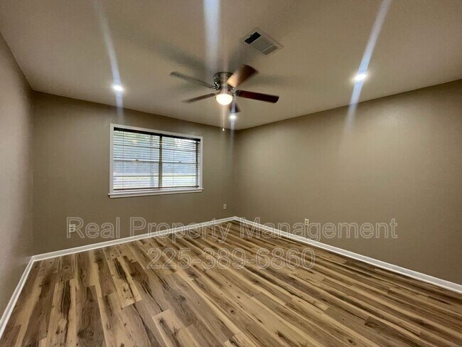 Building Photo - 4225 W Central Ave