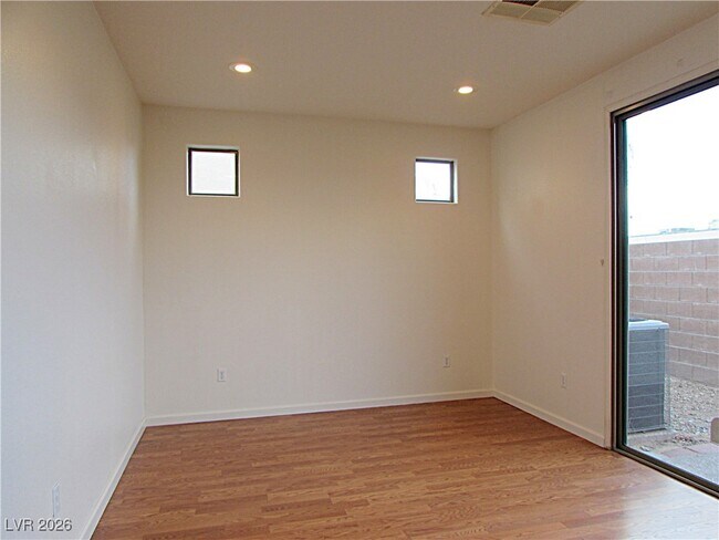 Building Photo - 4834 Villa Pescara St