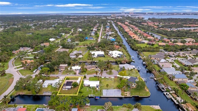 Building Photo - 1003 April Ln