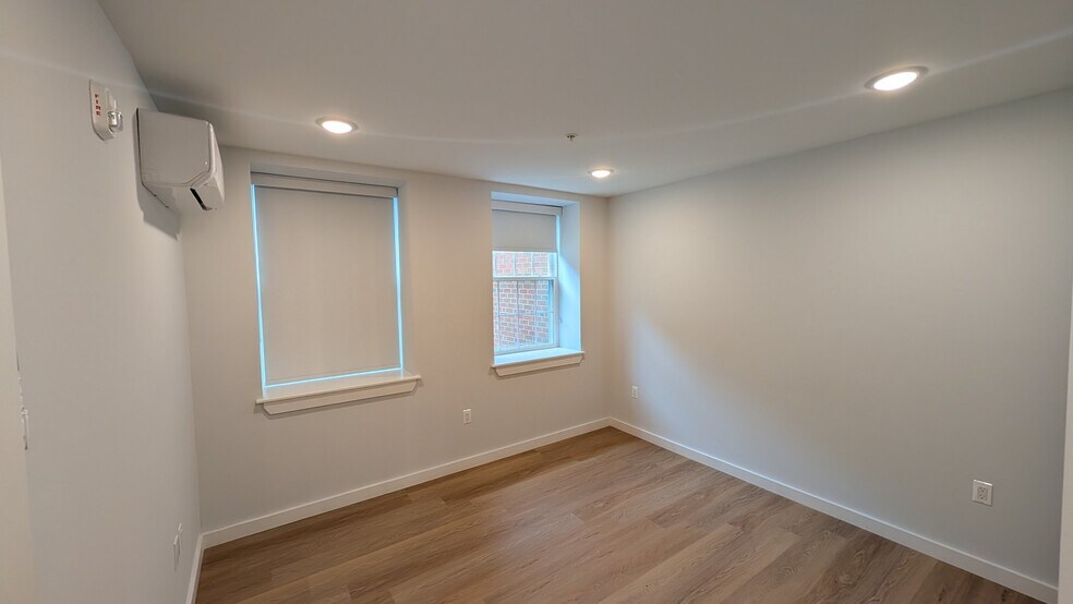 Building Photo - 55 Tunxis Ave