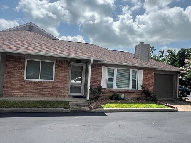 Building Photo - 14020 Schroeder Rd