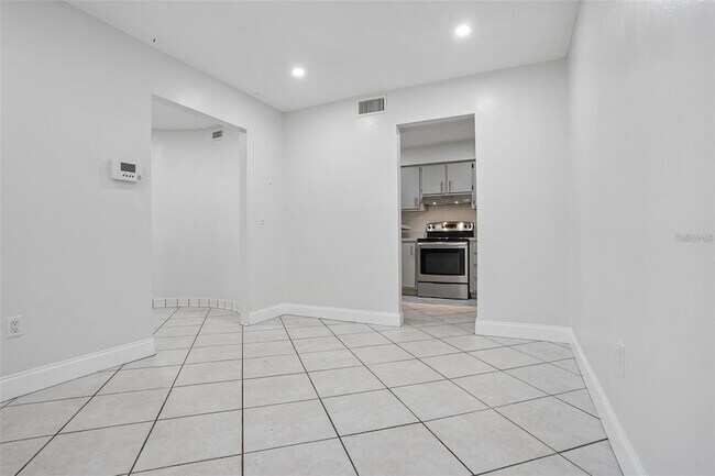 Building Photo - 546 Orange Dr