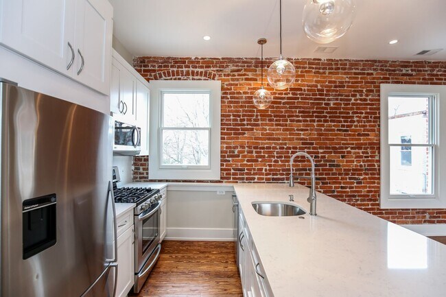 Building Photo - 505 13th St SE