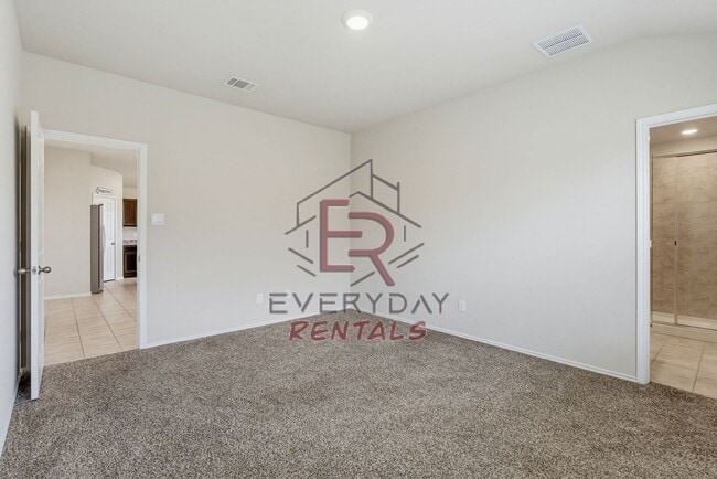 Building Photo - Beautiful Home Awaits you!