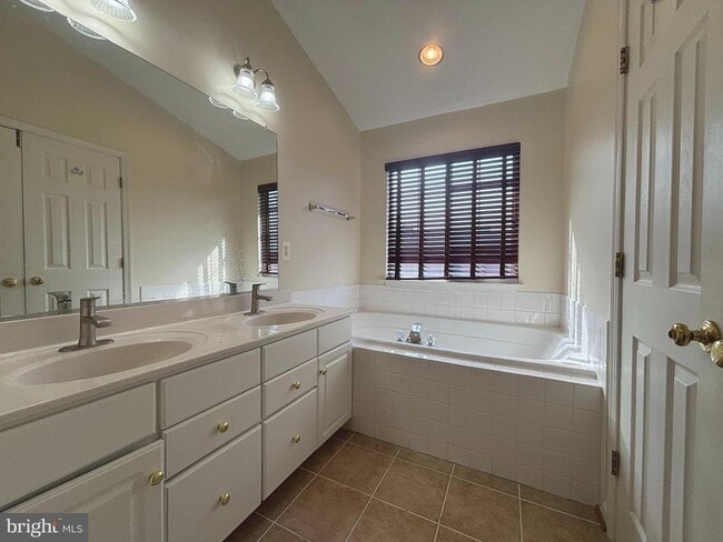 Building Photo - 2444 Rolling Plains Dr