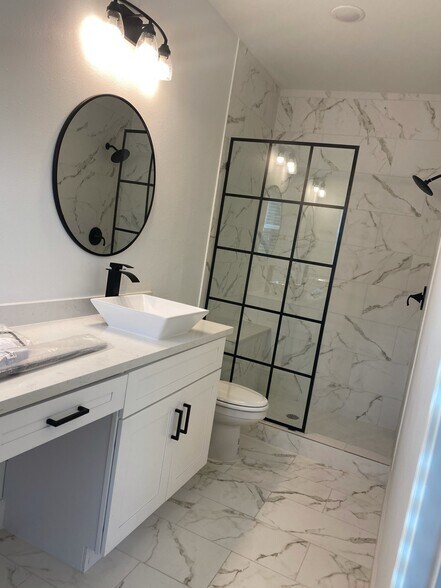Master Bedroom Bathroom - 3907 Shelby Cir