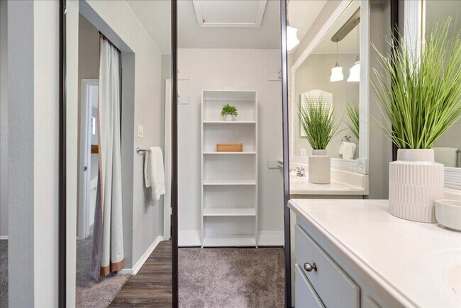 Building Photo - 1748 Ohlen Rd