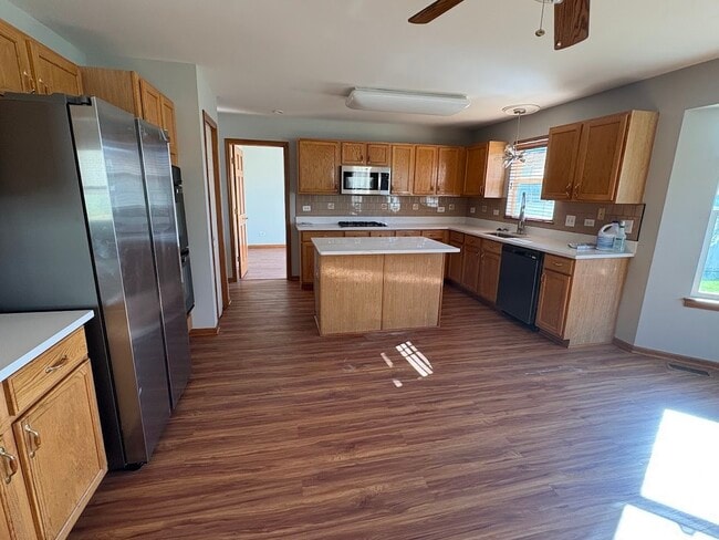 Building Photo - 23901 Cahills Way