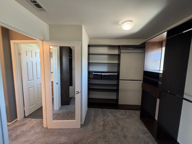 Building Photo - 885 Alsace Dr