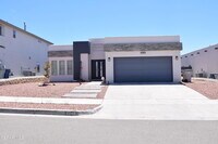 Building Photo - 304 Playa Tronones