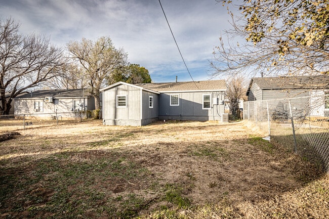 Building Photo - 2218 NW Pollard Ave