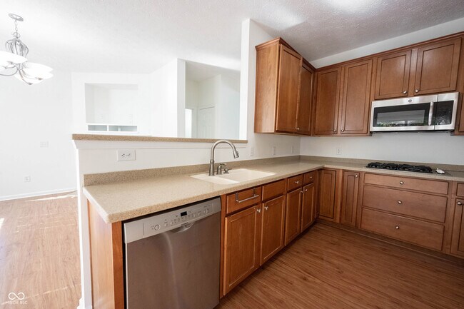 Building Photo - 9009 Mercer Dr