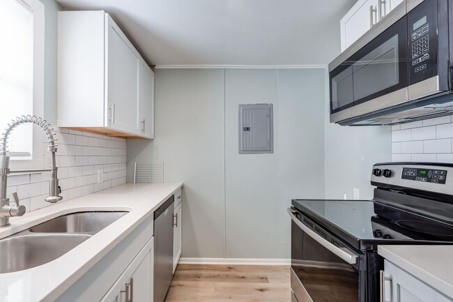 Building Photo - 4828 W 3rd St N