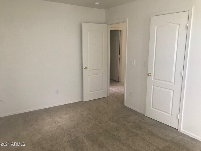 Building Photo - 1033 S San Vincente Ct