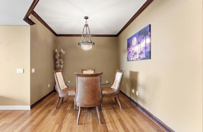 Building Photo - 2650 Lake Shore Dr