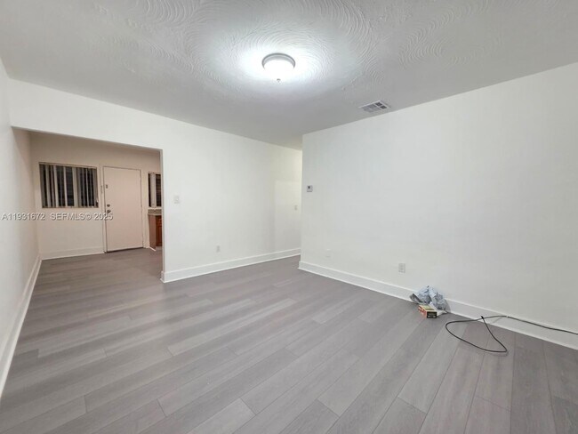 Building Photo - 1267 NE 117th St