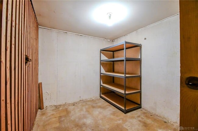 Building Photo - 121 E Schantz Ave