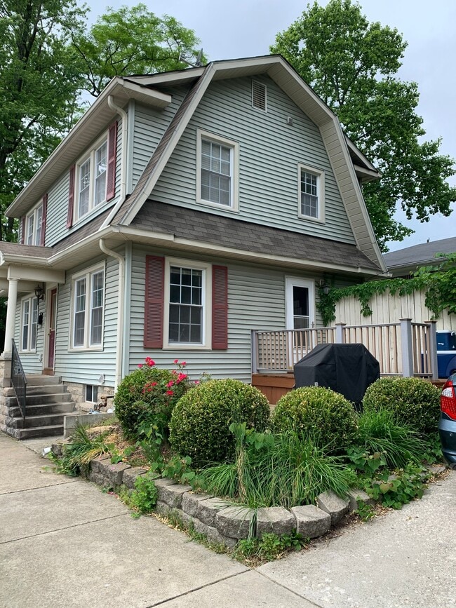 Primary Photo - 1001 E 1st St