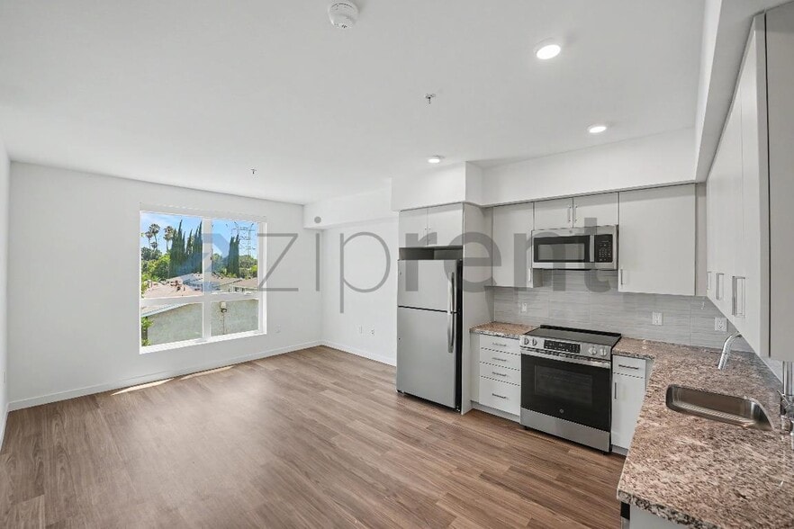Building Photo - Unit 310