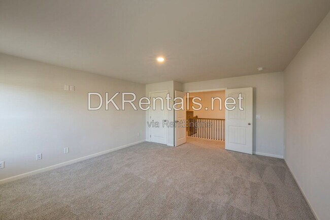 Building Photo - 7095 Evening Dew Dr