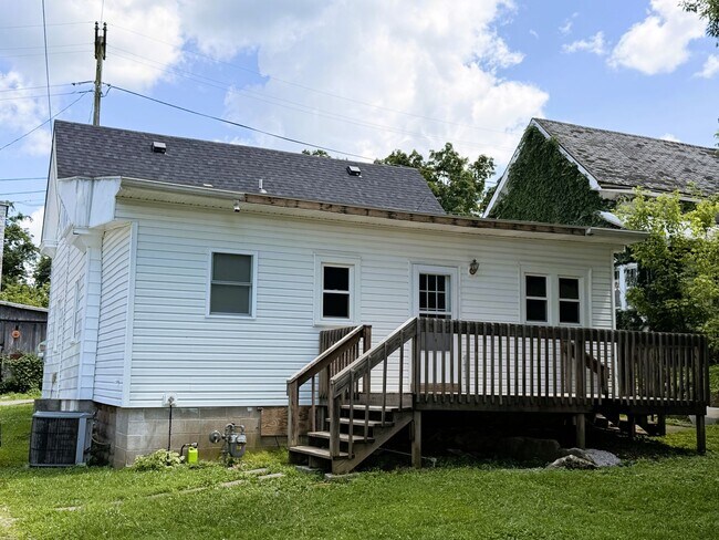 Building Photo - 102 Church St