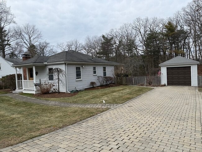 Building Photo - 396 Wellesley Ave