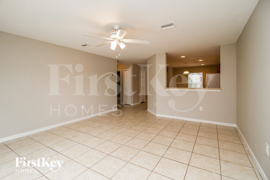 Building Photo - 421 Dove Dr