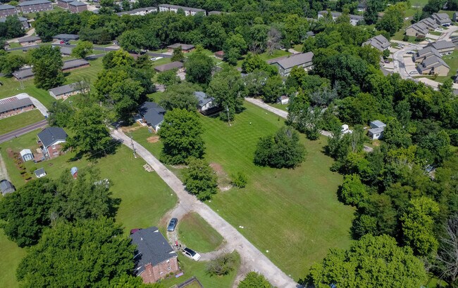 Building Photo - 25 Poplar Hill Dr