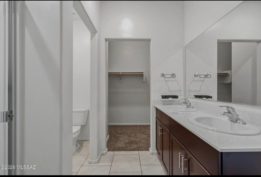 Building Photo - 2557 East Calle Joya de Ventura