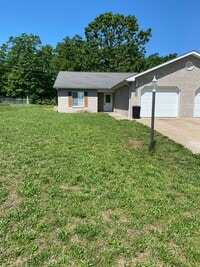 Building Photo - Beautiful 2 bedroom 1 bathroom duplex close to FLW!!
