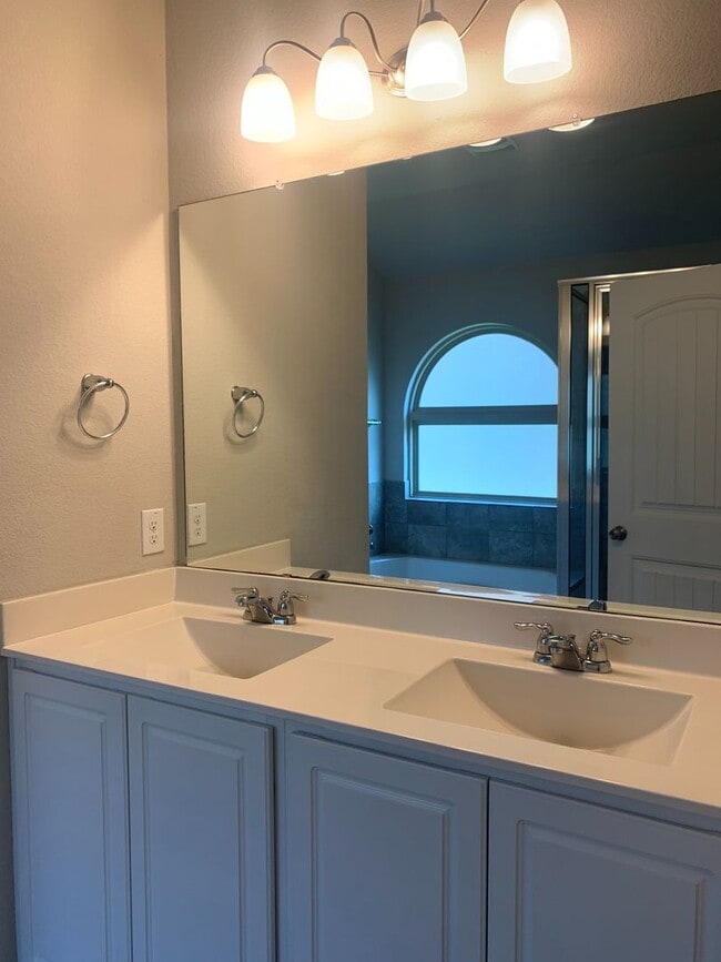 Building Photo - 3-Bedroom/2-Bath Home in Leander ISD
