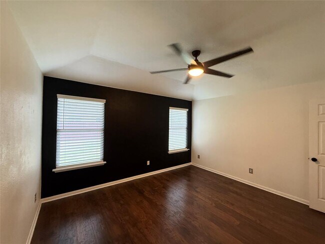 Building Photo - 501 Morning Dove Dr