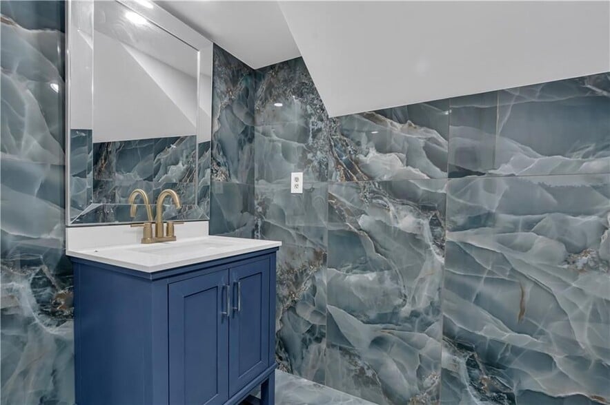 Building Photo - 458 High St