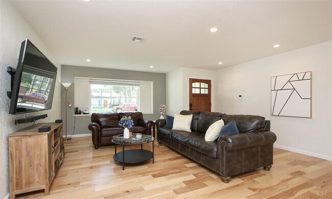 Building Photo - 5923 Dawnridge Dr