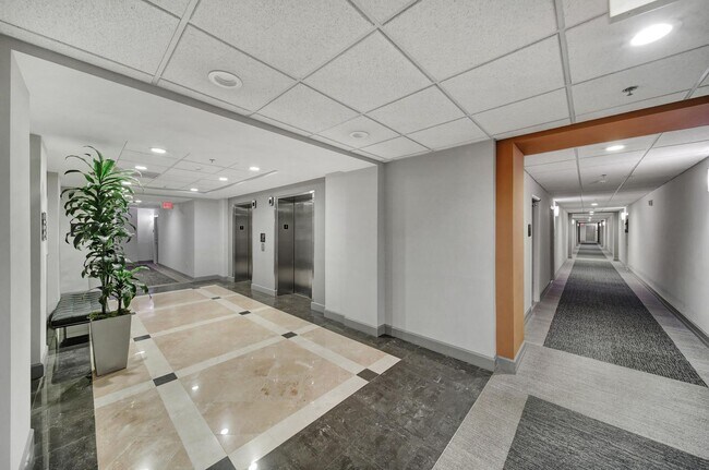 Building Photo - Beautiful 2 Bed 2 Bath Condo in Dilworth!