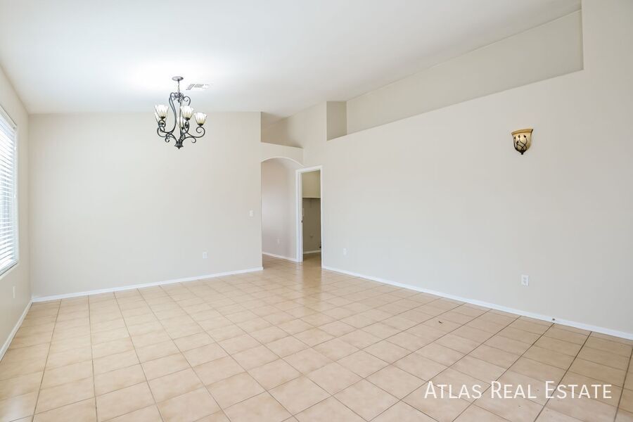 Building Photo - 554 S Sunny Rock Dr