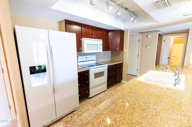 Building Photo - 1049 E Carter Dr