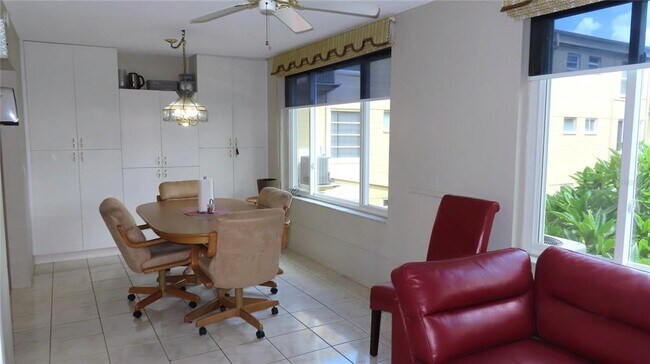 Building Photo - 2402 Ecuadorian Way