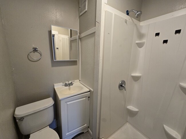 Building Photo - 214 Edwards St