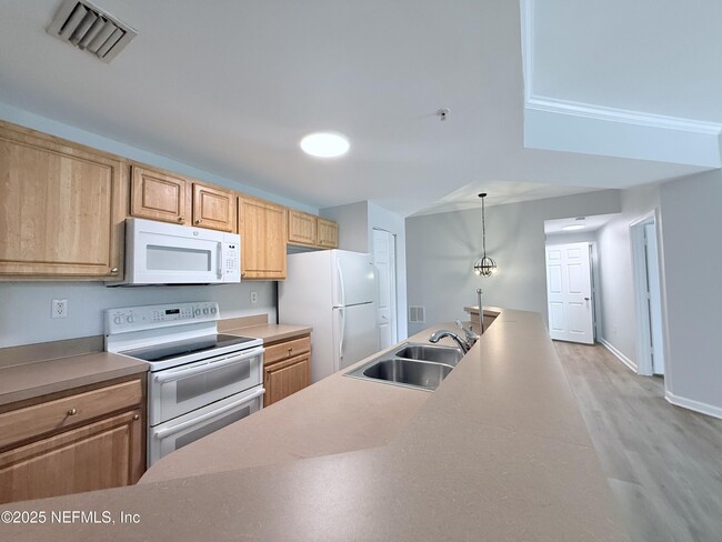 Building Photo - 440 S Villa San Marco Dr