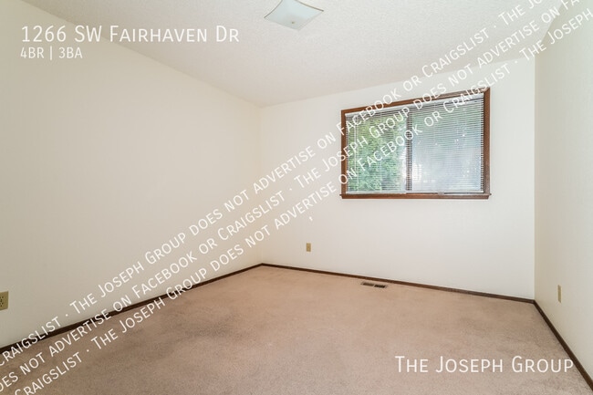 Building Photo - 1266 SW Fairhaven Dr