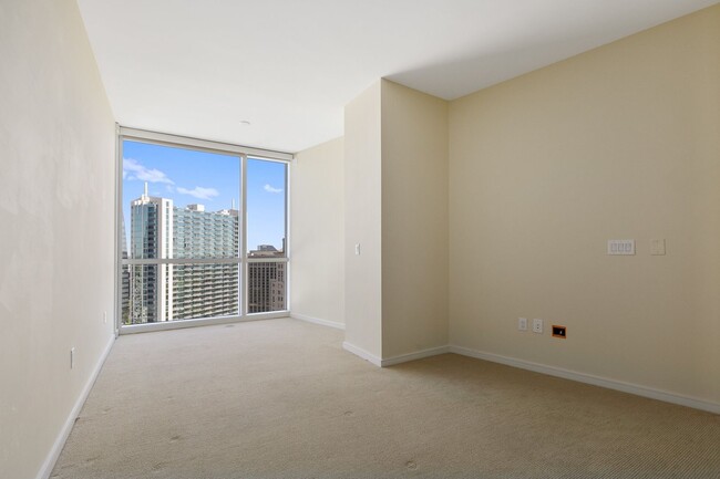 Building Photo - 10 Terminus Luxury 2 Bedroom Condo in Hear...