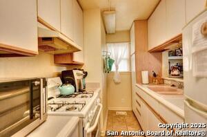 Building Photo - 460 Comal Ave
