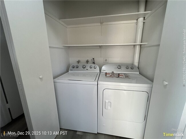 Building Photo - 4467 Pinegrove St