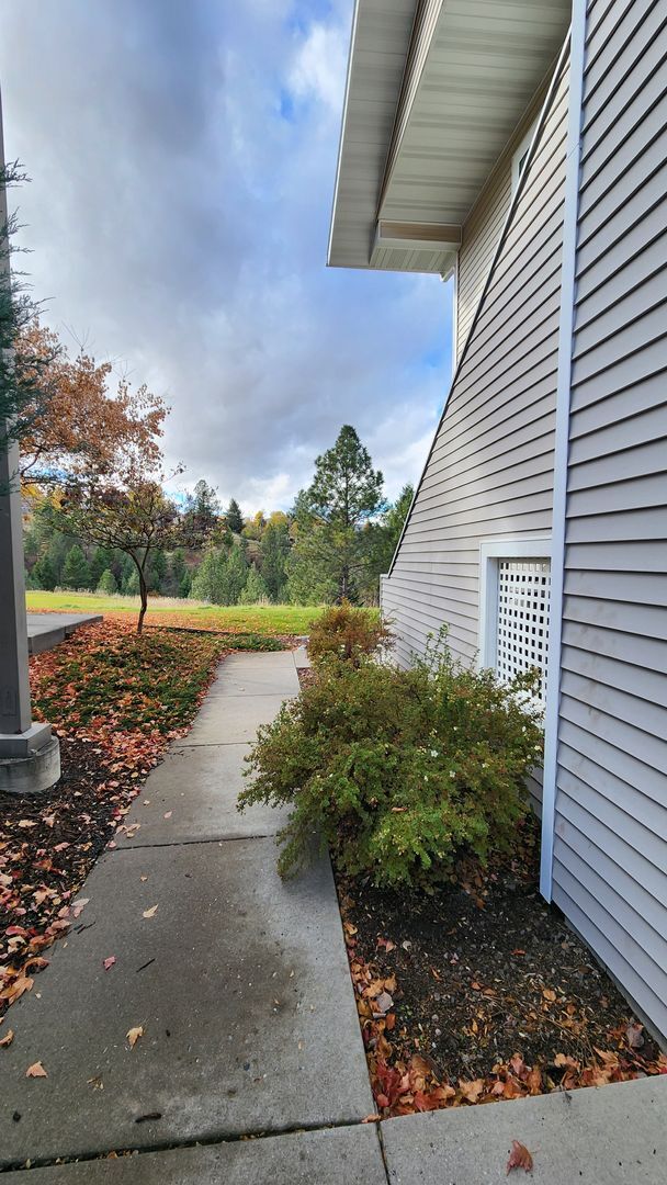 Building Photo - Two Bedroom Condo Near Moose Can Gully with a Garage